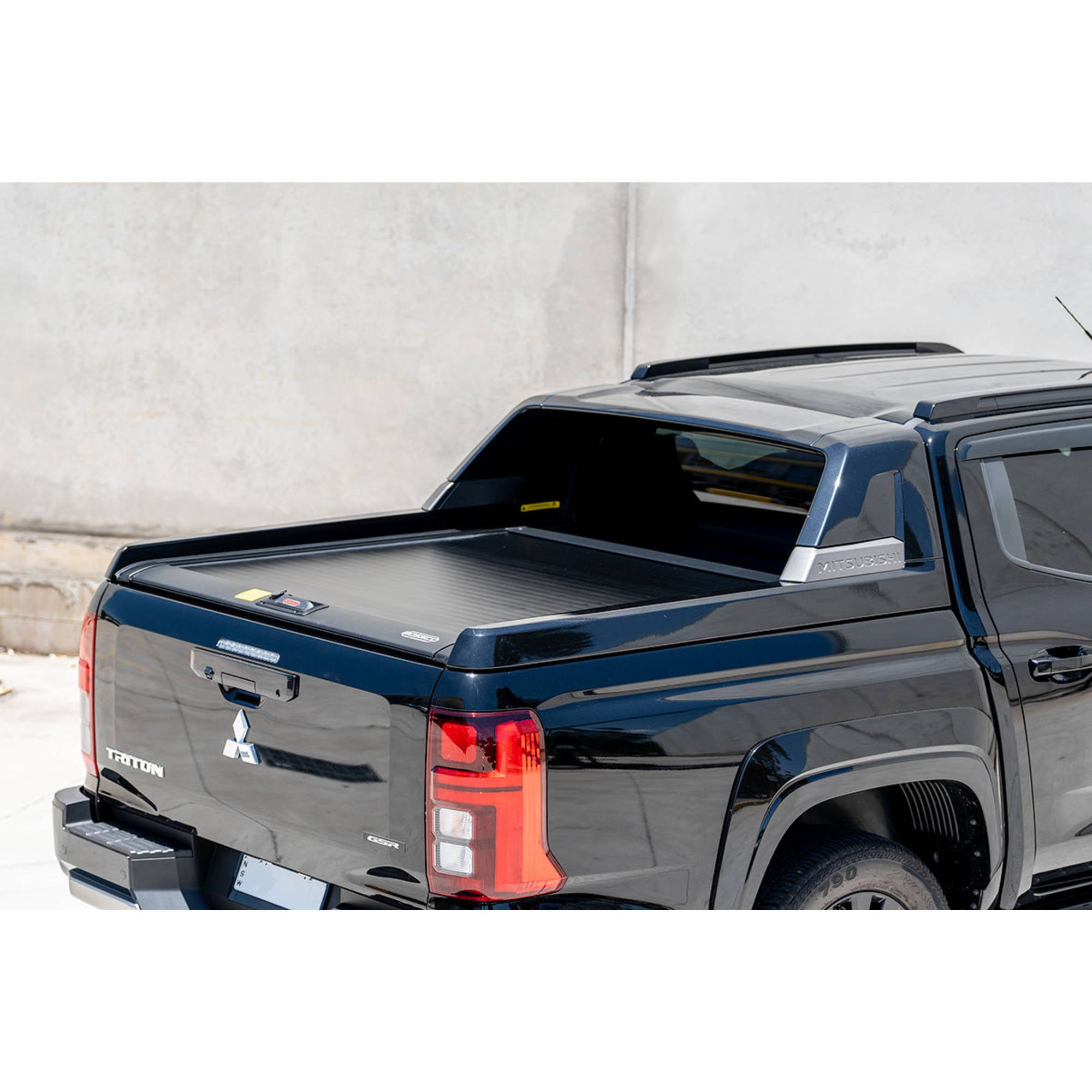 Manual Roller Shutter Tonneau Lid Suitable For Mitsubishi Triton MV 2023-2025