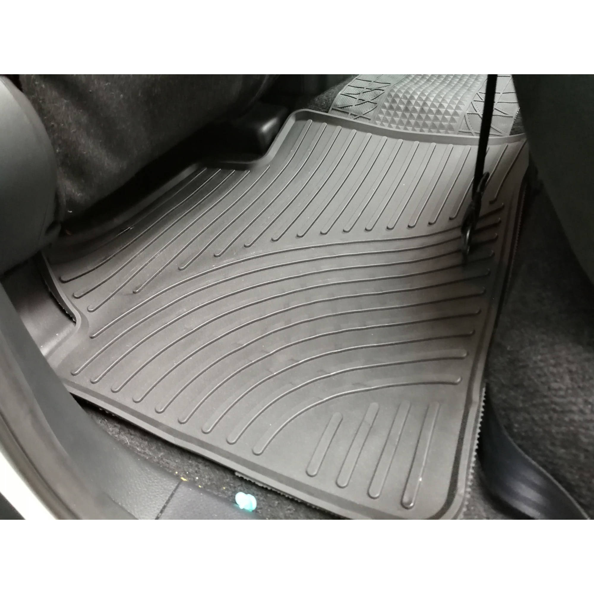 All Weather Rubber Floor Mats suitable for Toyota Hilux Double Cab 2015-2020 - RUNOUT