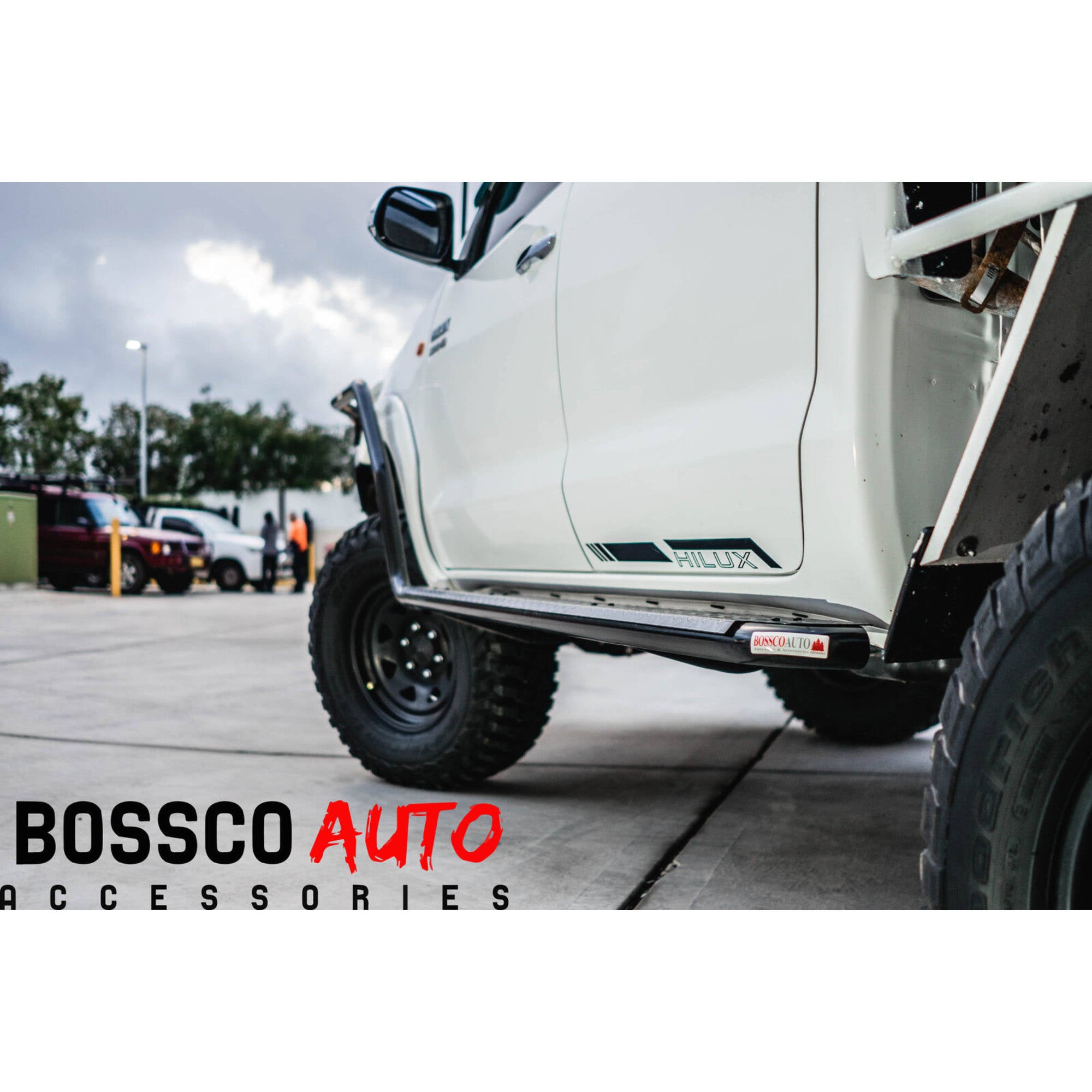 Heavy Duty Black Side Steps With Brush Bars Suitable For Toyota Hilux 2005-2015