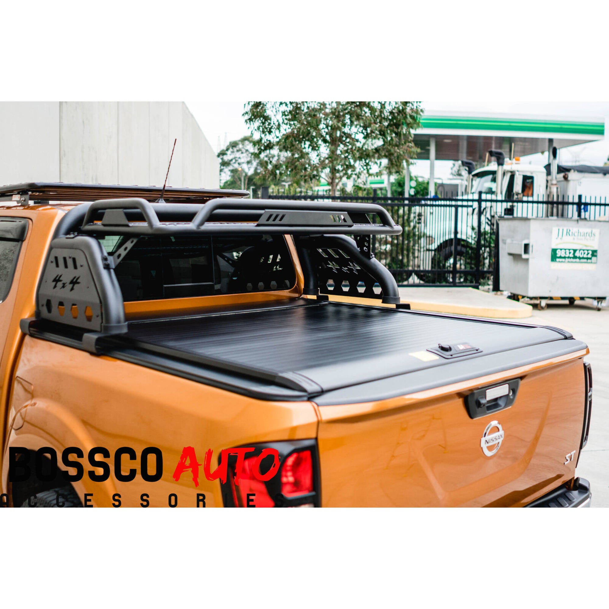 Loaded Sports Roll Bar with Wildtrack Style Manual Roller Shutter Suitable For Nissan Navara NP300 2015-2020