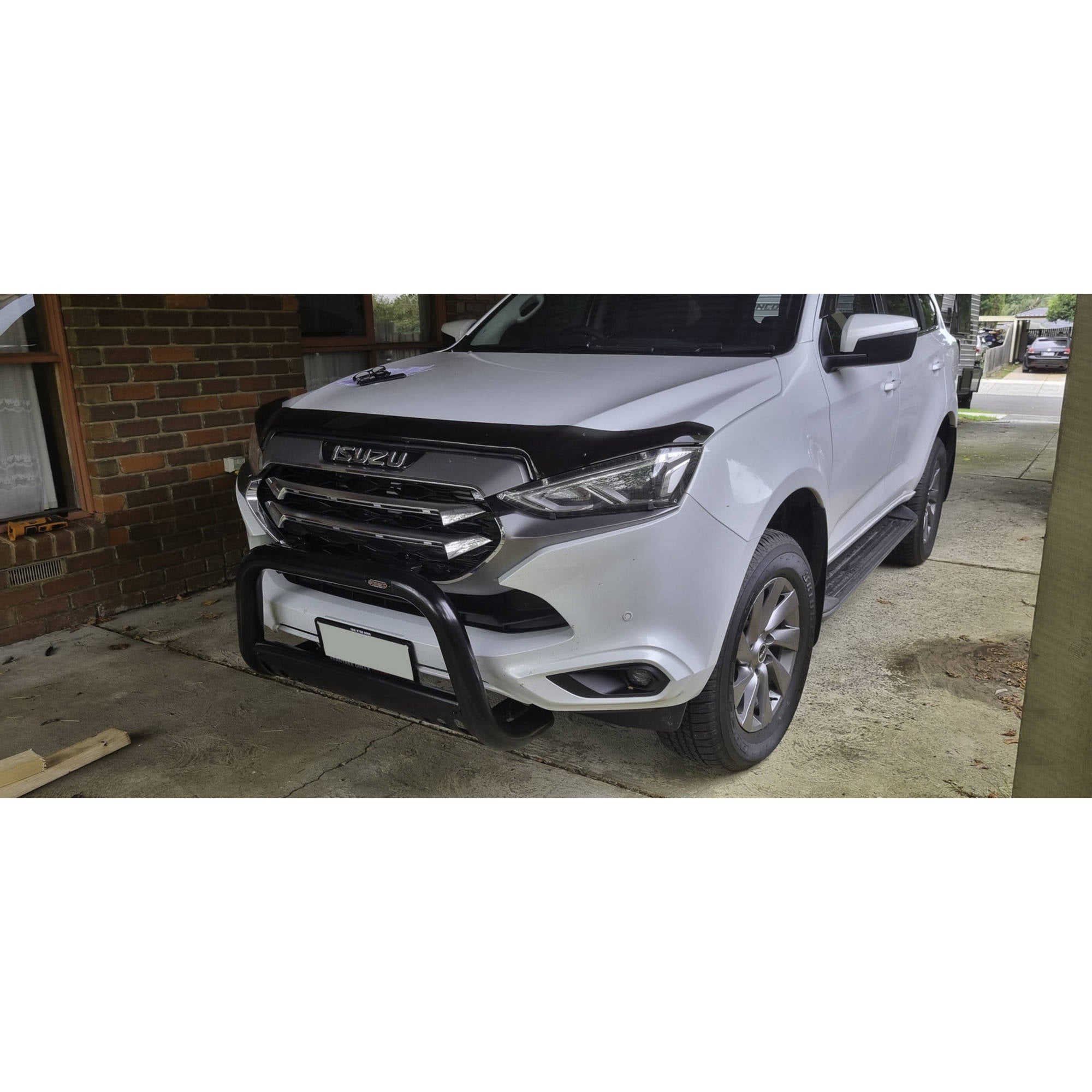 Black Low Nudge Bar with Skid Plate Suitable for Isuzu MU-X 2020 - 2023