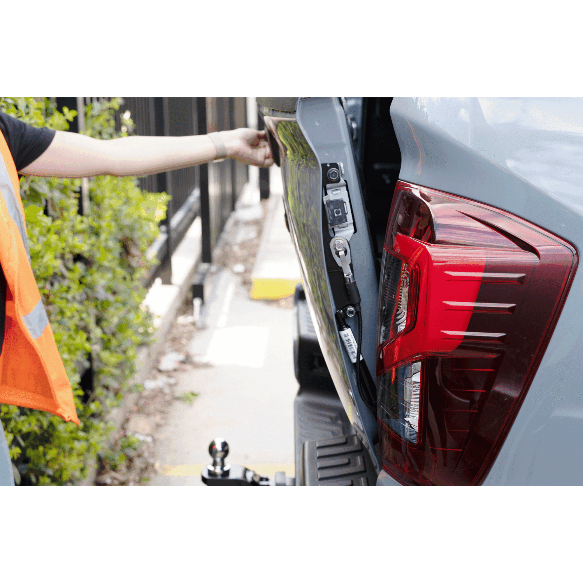 Tailgate Tail Gate Assist Kit Suitable For Nissan Navara NP300 2021-2024