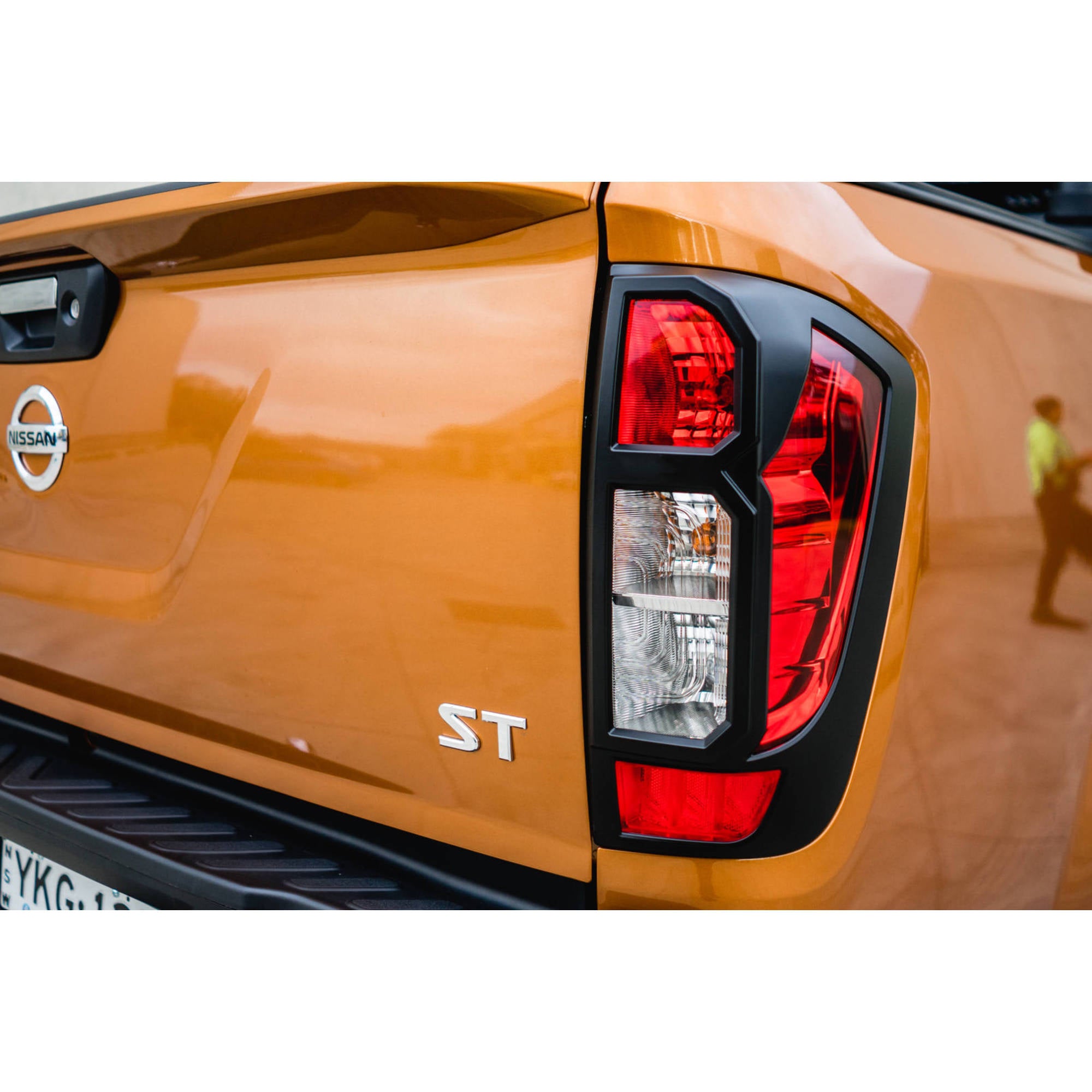 Rear Black Taillight Tail Light Trim Covers Suitable For Nissan Navara NP300 SL Facelift 2021-2025