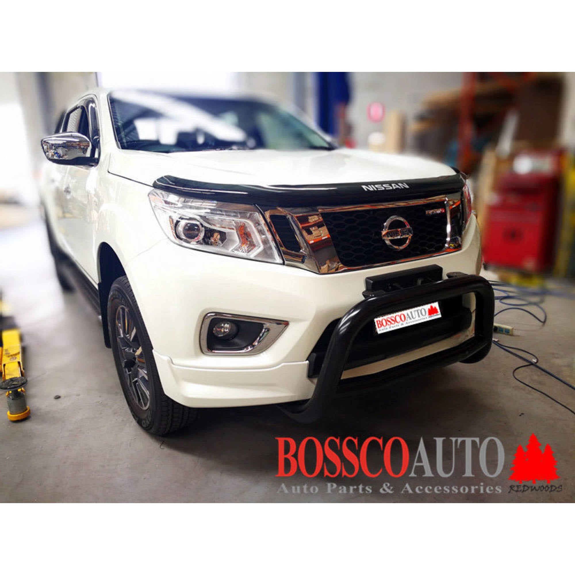 BLACK LOW Nudge Bar suitable for Nissan Navara NP300 / D23 2015-2020 - FACTORY SECONDS