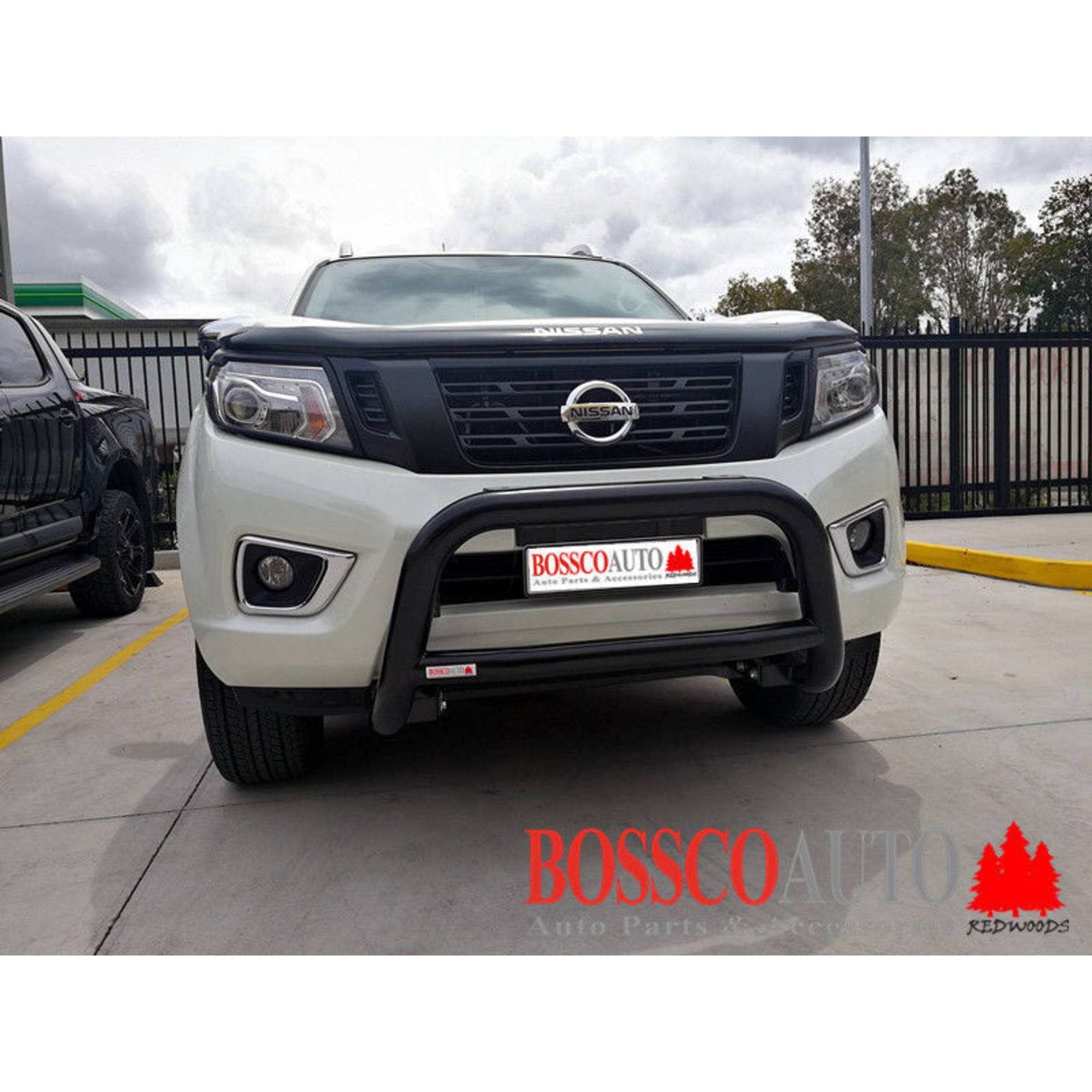 BLACK LOW Nudge Bar suitable for Nissan Navara NP300 / D23 2015-2020