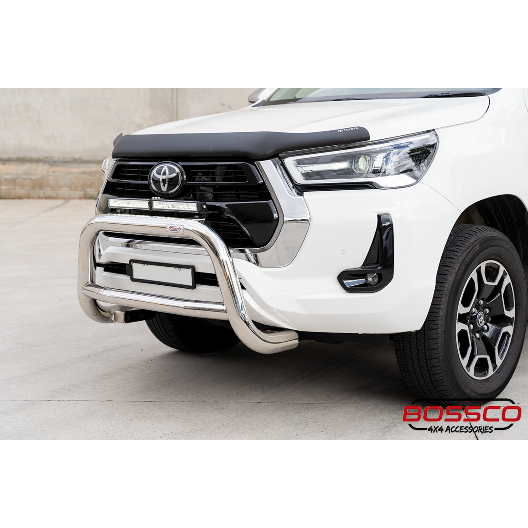 Black Nudge bar suitable for Toyota Hilux 2015-2020 w/ 20" Modular Single Row LED Light Bar
