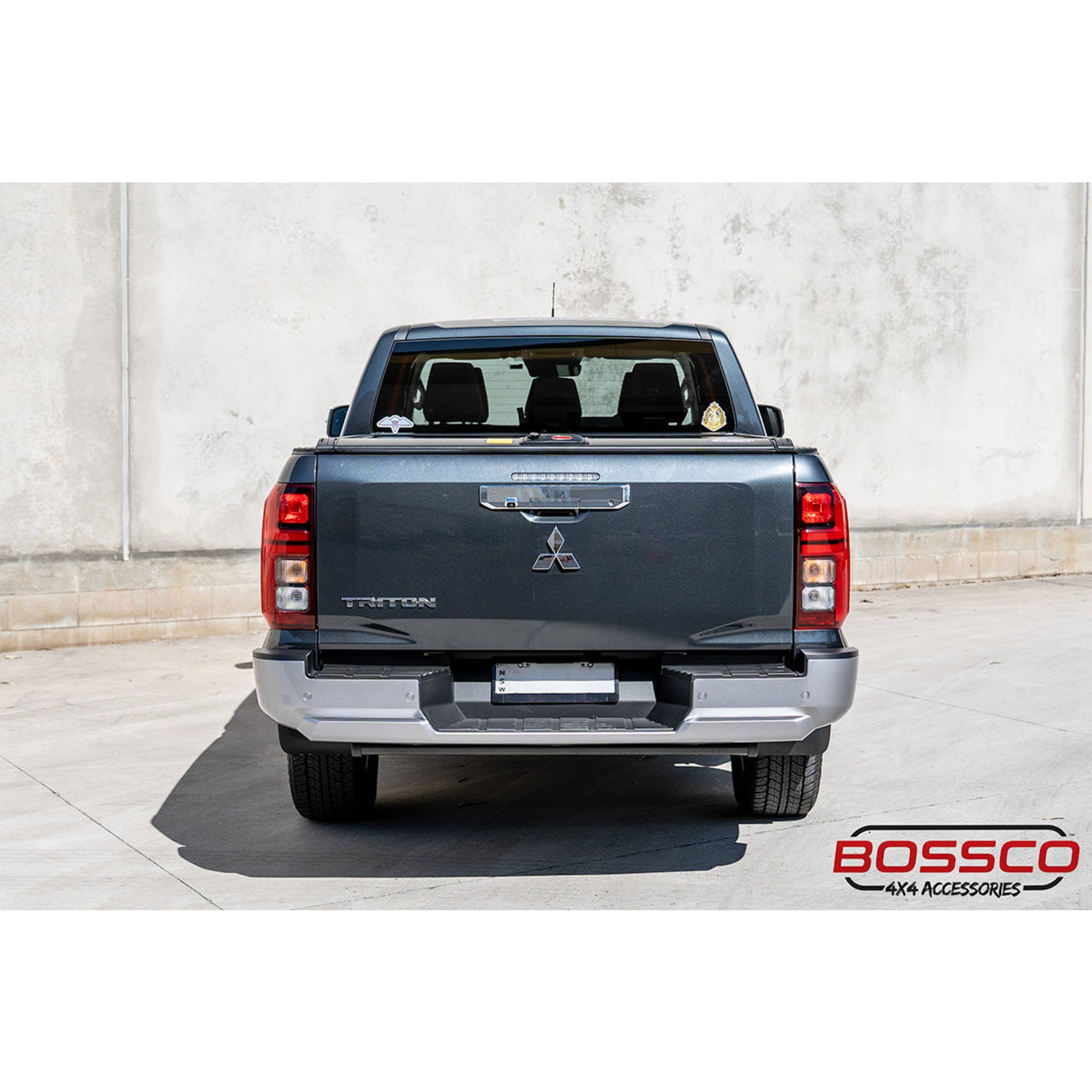 Manual Roller Shutter Tonneau Lid Suitable For Mitsubishi Triton MV 2023-2024