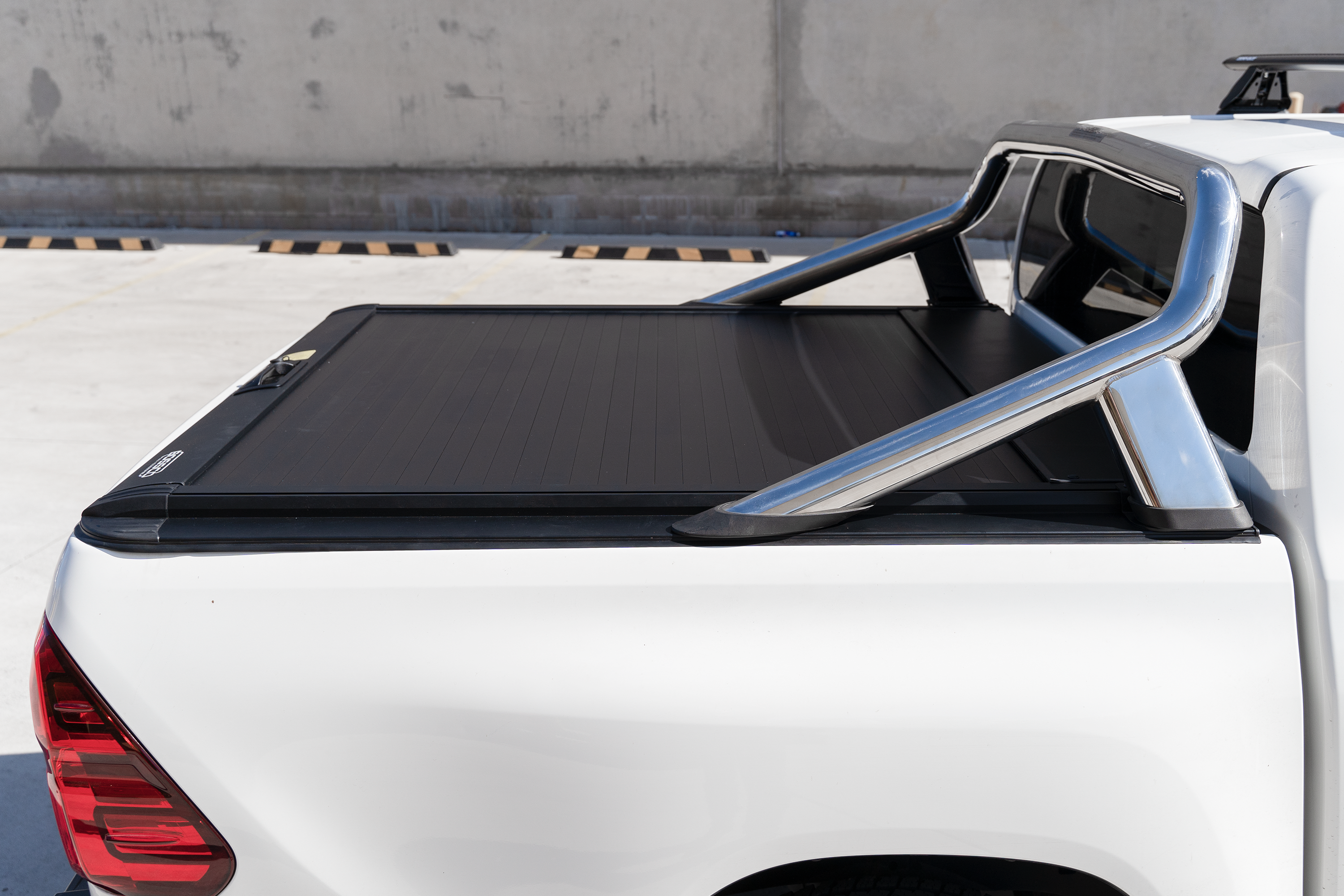 Manual Roller Shutter Tonneau Lid Suitable For Toyota Hilux 2015 – 2025