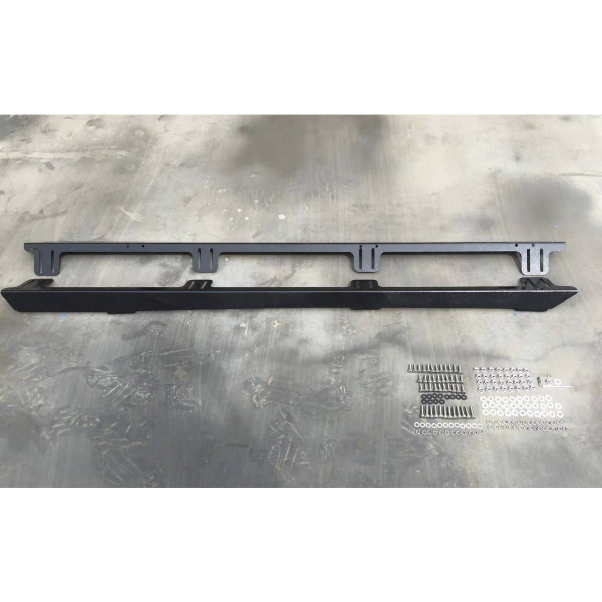 Black Steel Backbone Bracket Suitable For Toyota Landcruiser 200s - [ARR platforms]