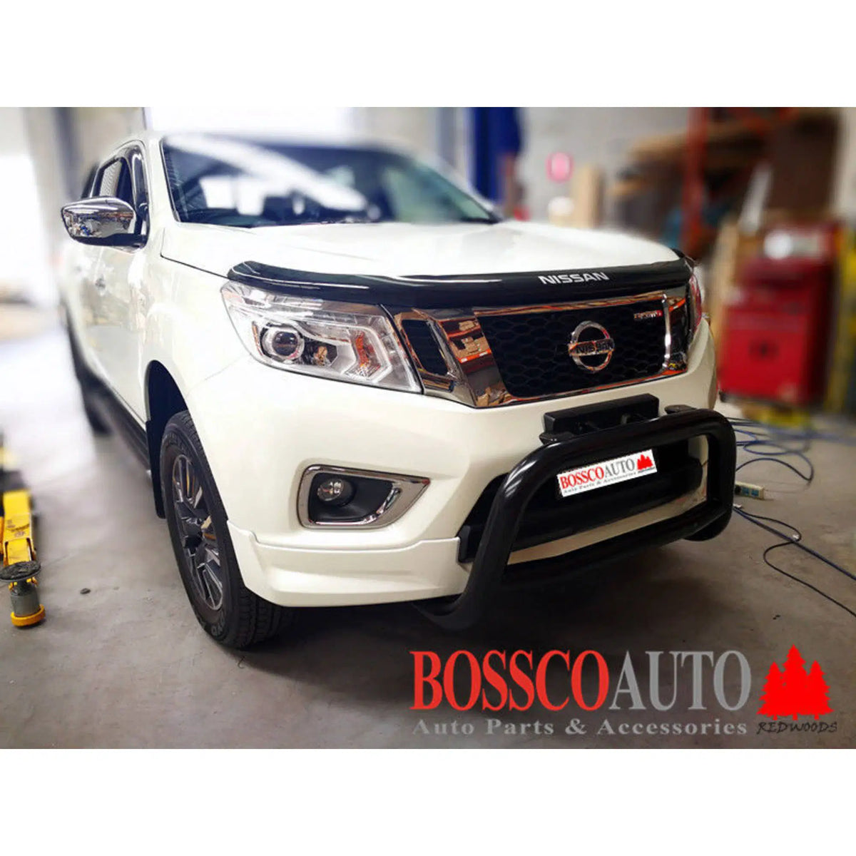BLACK LOW Nudge Bar suitable for Nissan Navara NP300 / D23 2015-2020 - FACTORY SECONDS